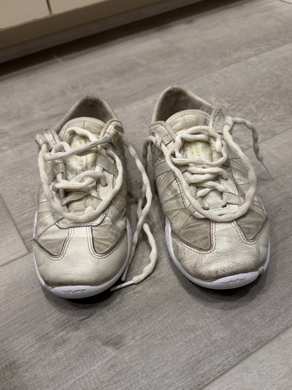 White Nfinity Evolutoion Lace-Up Cheer Shoes Size 4